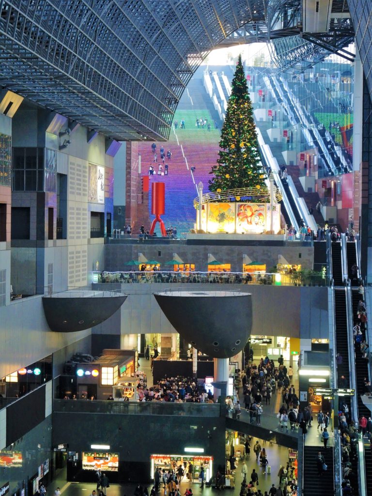 京都駅・大階段・クリスマスツリー