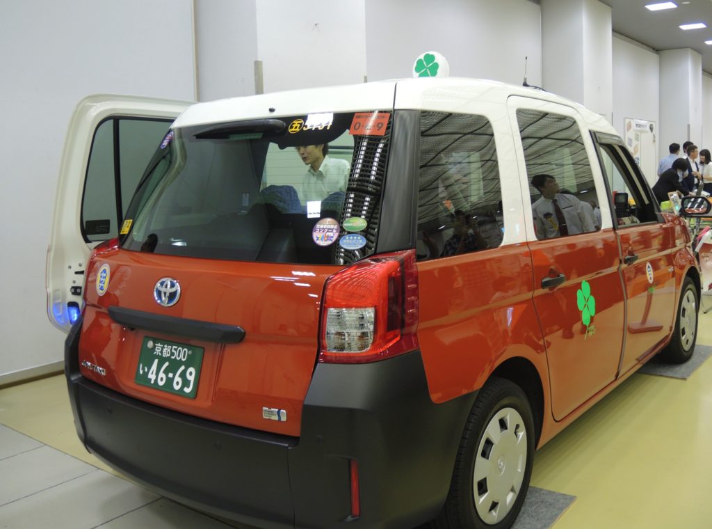 ヤサカタクシー・四つ葉のクローバー号
