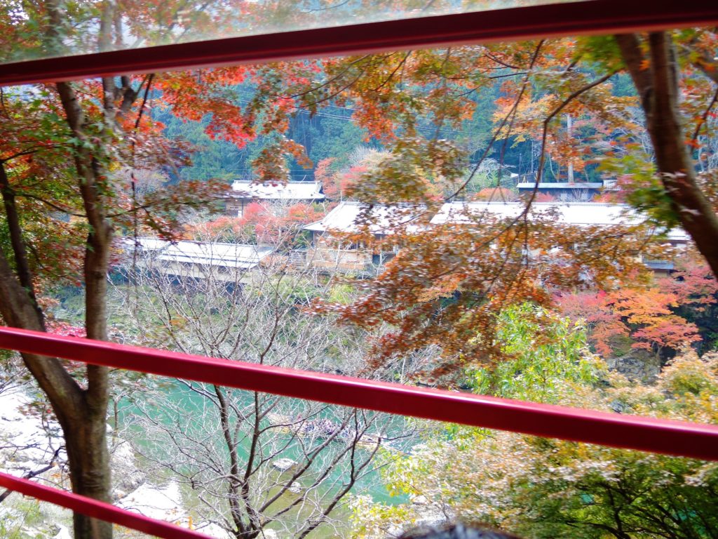京都・トロッコ列車・車窓・星のや京都