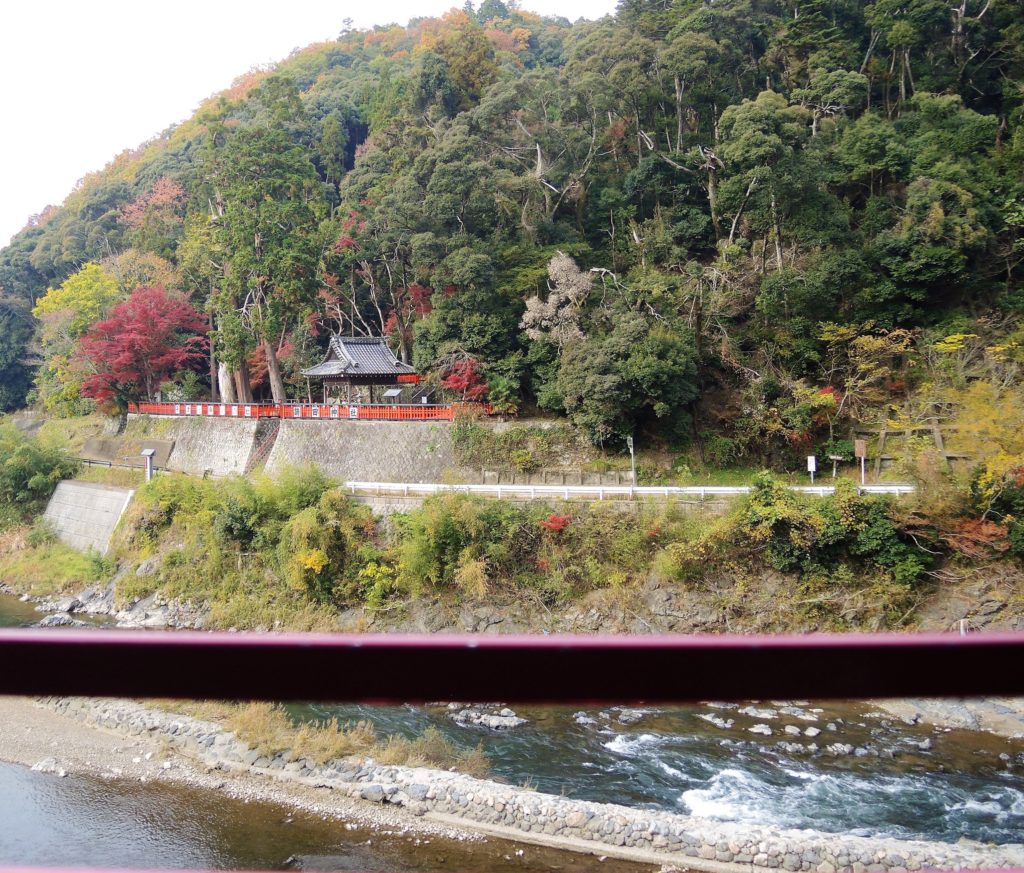 京都・トロッコ列車・保津川・神社・亀岡