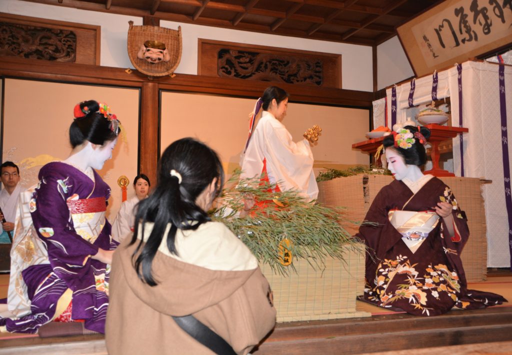 京都ゑびす神社・十日ゑびす・舞妓