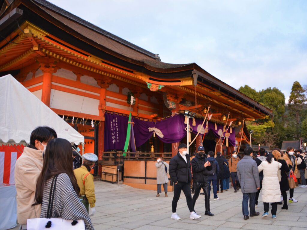 京都「八坂神社」拝殿・本殿