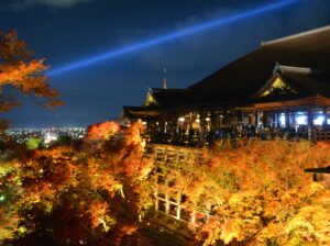 京都・世界遺産「清水寺」紅葉ライトアップ