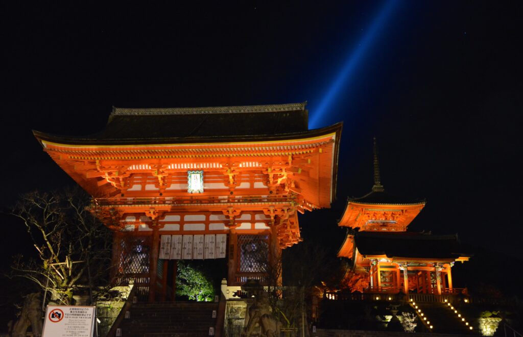 京都・世界遺産「清水寺」ライトアップ