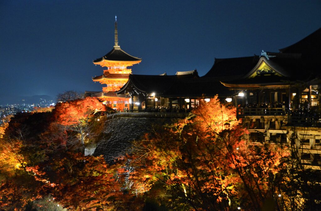 京都・世界遺産「清水寺」ライトアップ