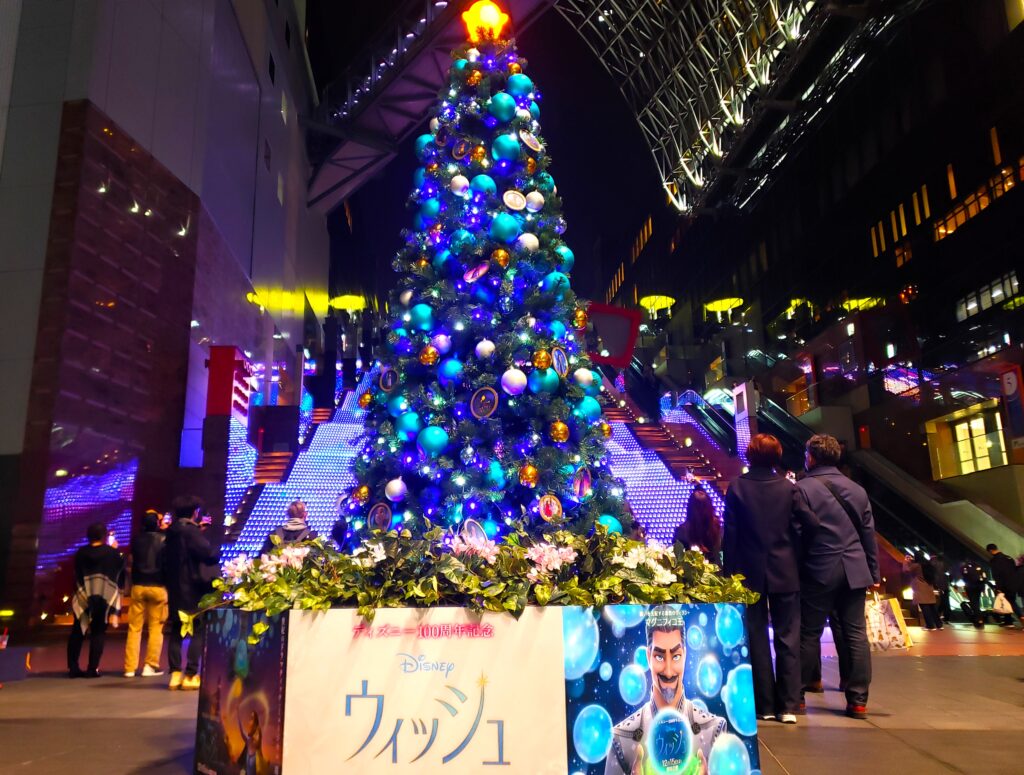 京都駅・ディズニーWISHクリスマスツリー
