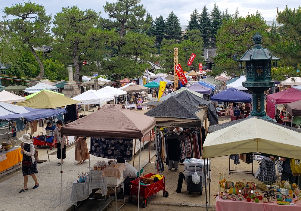 京都「百万遍さんの手づくり市」知恩寺